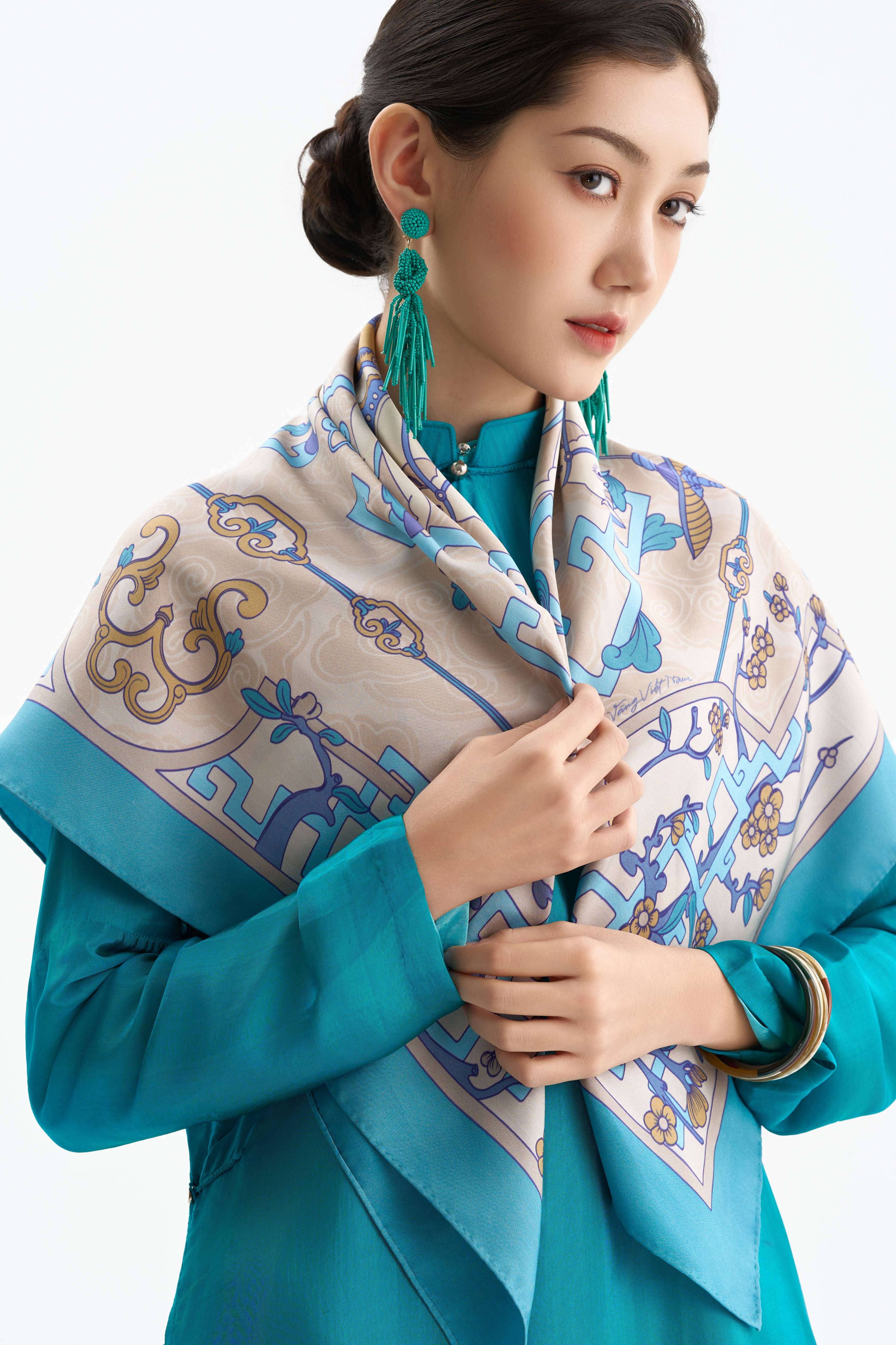 Khăn lụa Cát Mã Hí Mai Hoa/ Xanh Mây/ Size 70x70