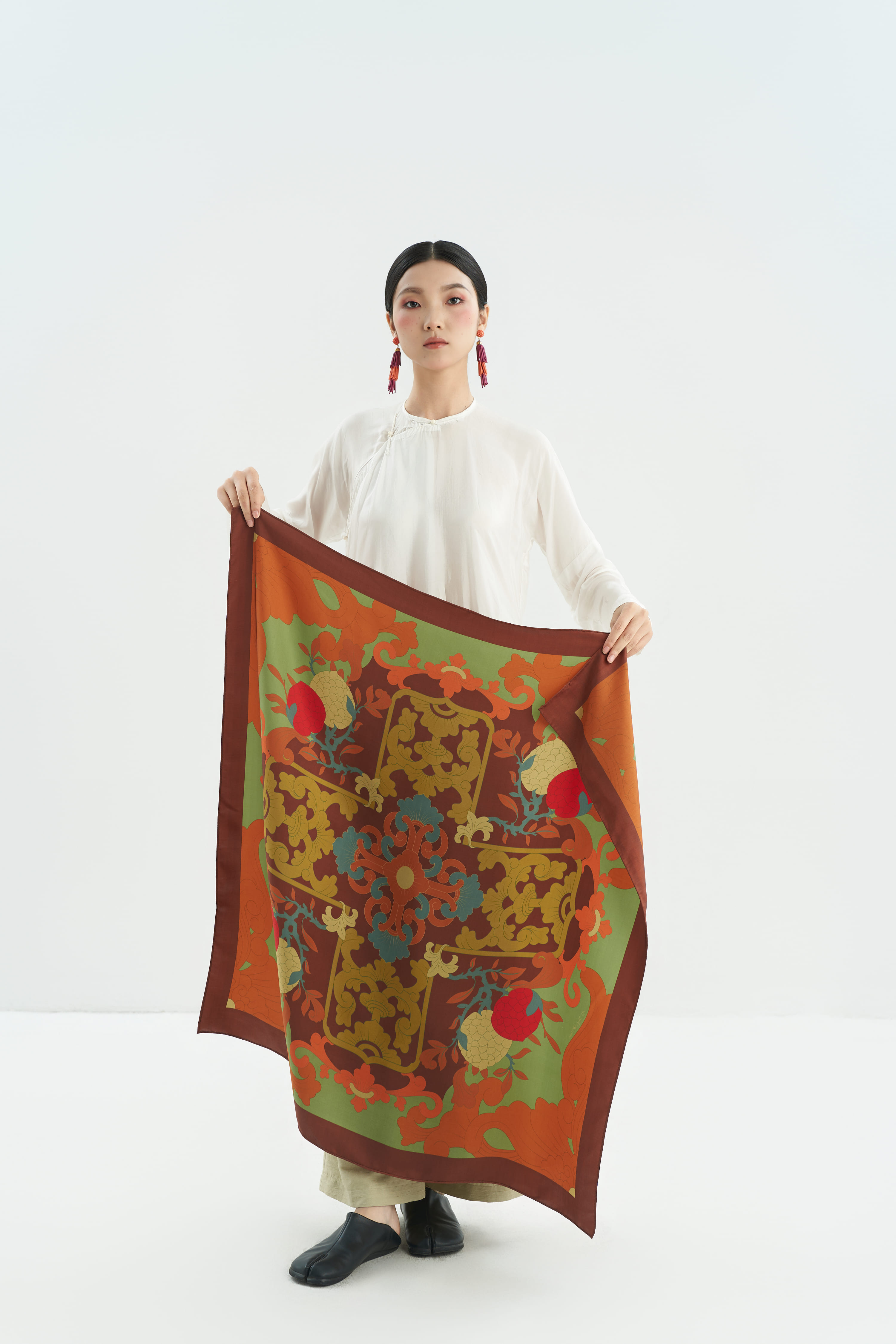 Khăn lụa Mãn Cầu Khởi Phúc/ Nâu/ Size 90x90