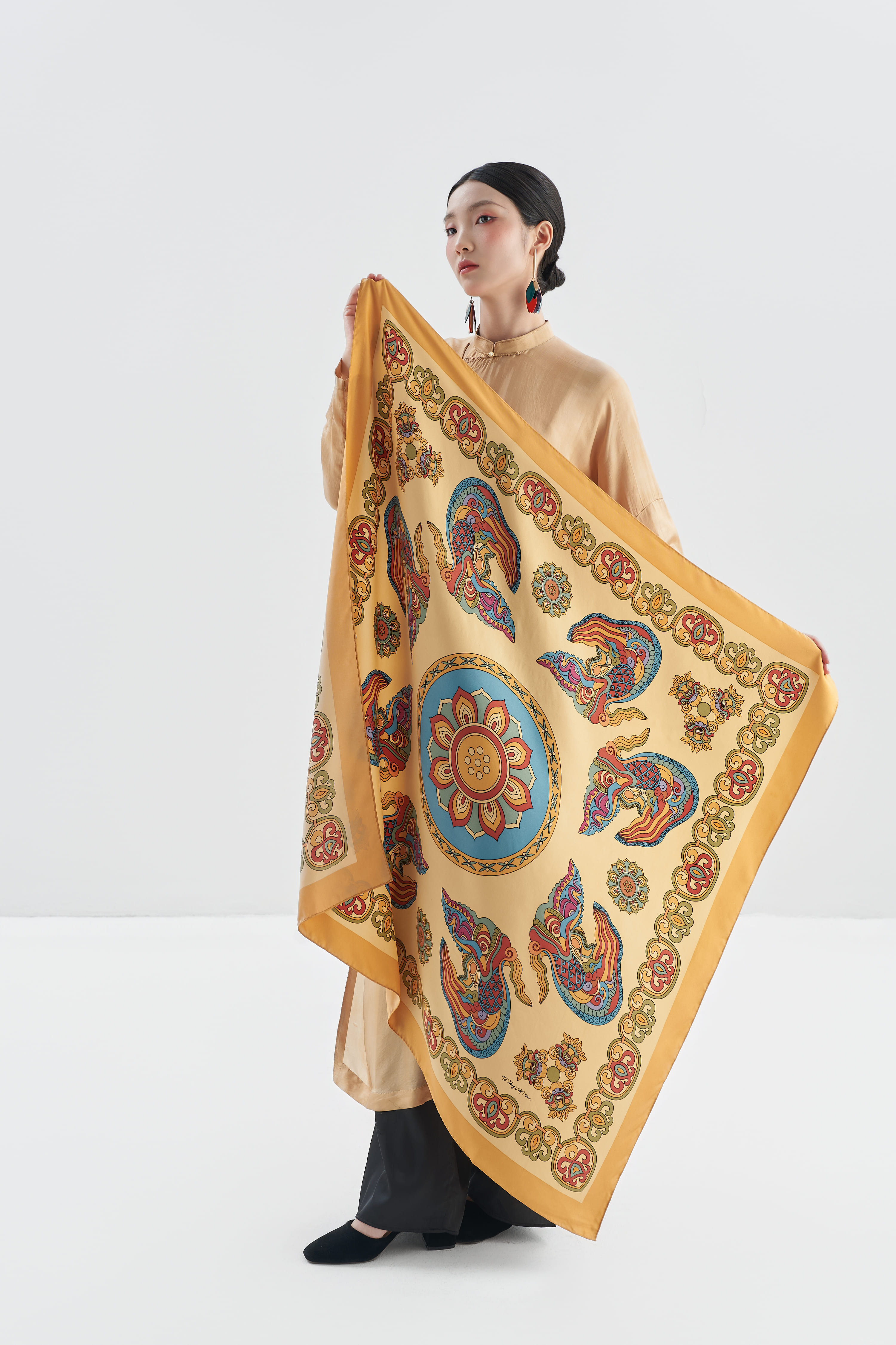 Khăn lụa Long Ngọc Vân Tiêu/ Vàng/ Size 100x100