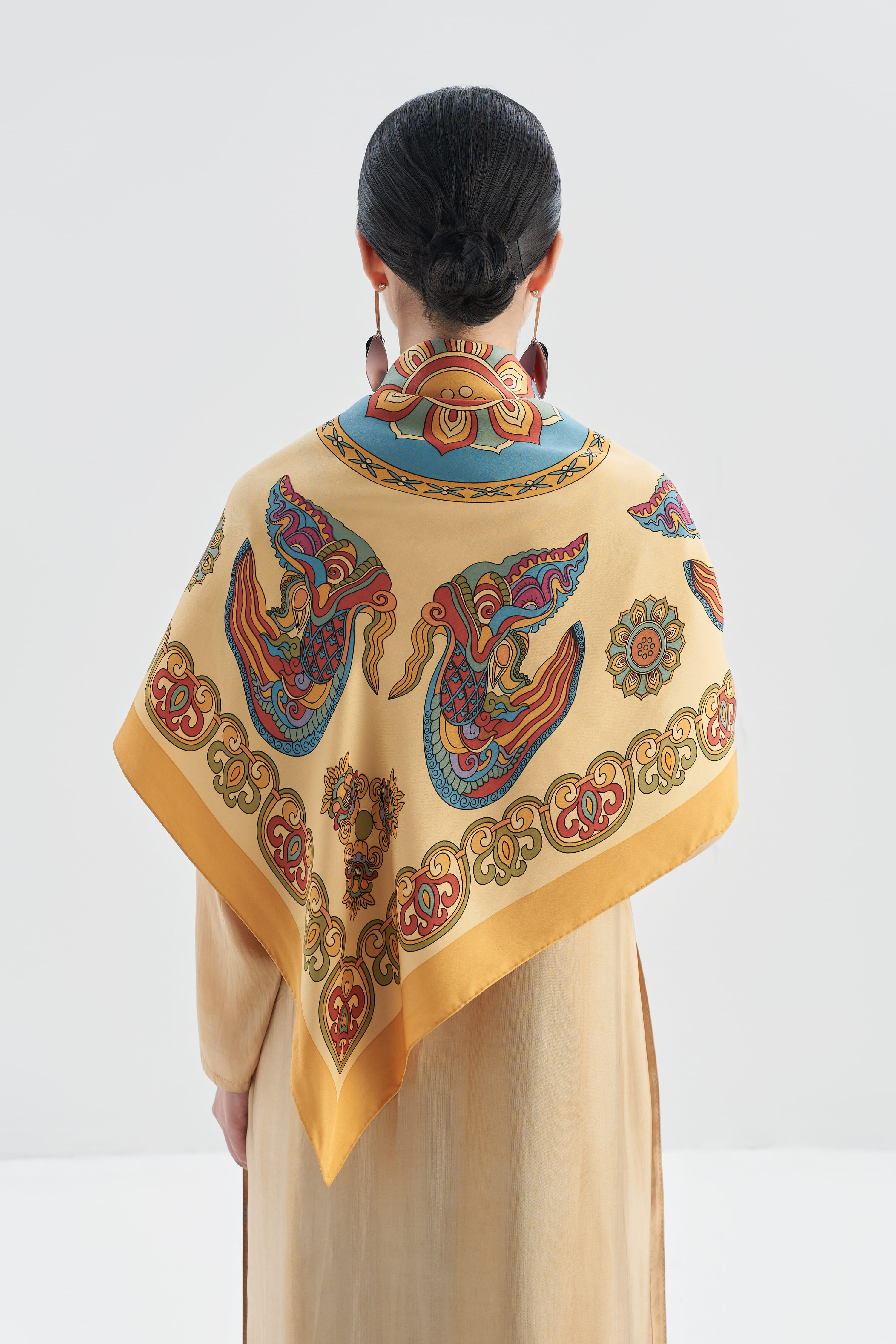 Khăn lụa Long Ngọc Vân Tiêu/ Vàng/ Size 100x100