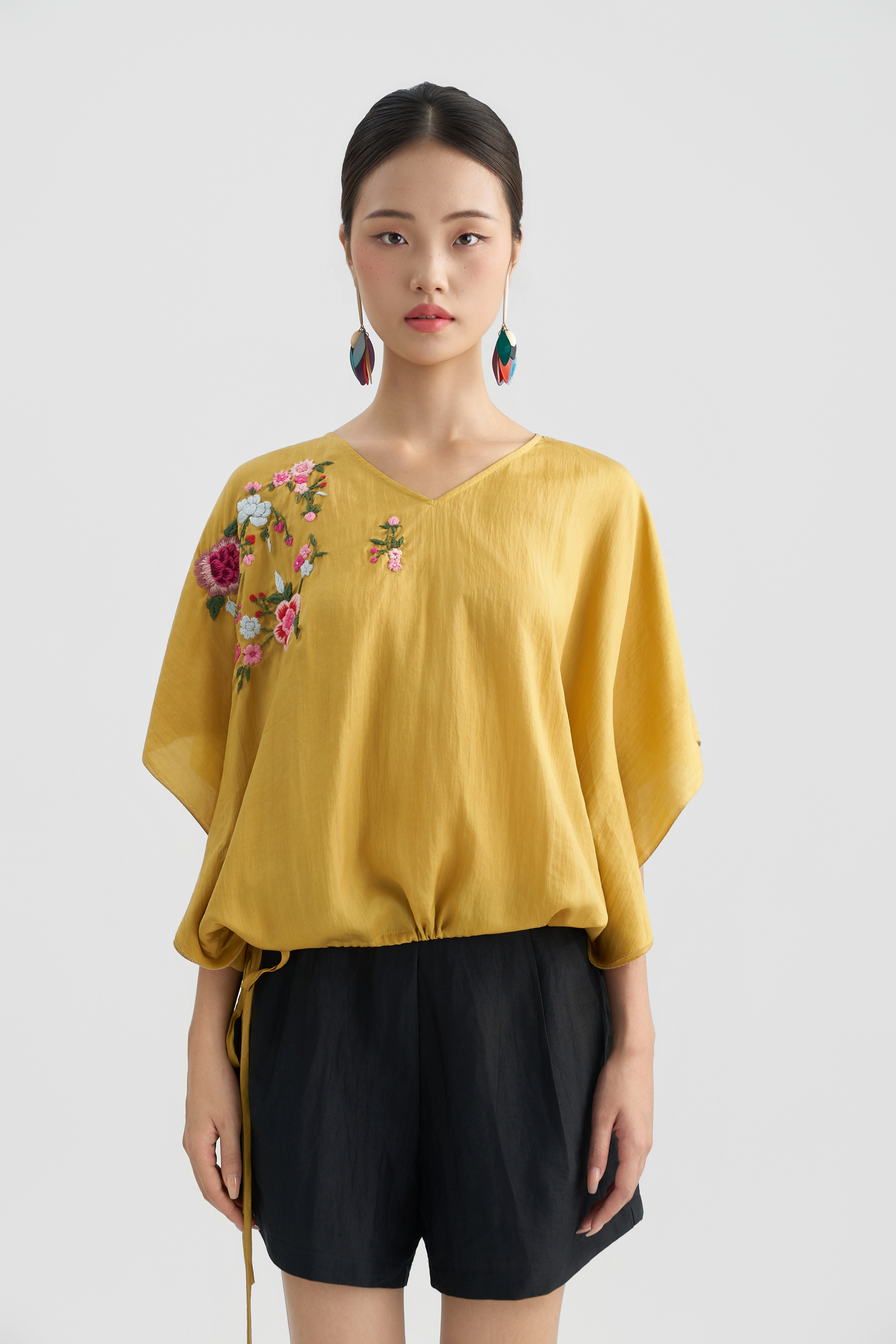 Áo Tunic Thêu Hoa/ Vàng