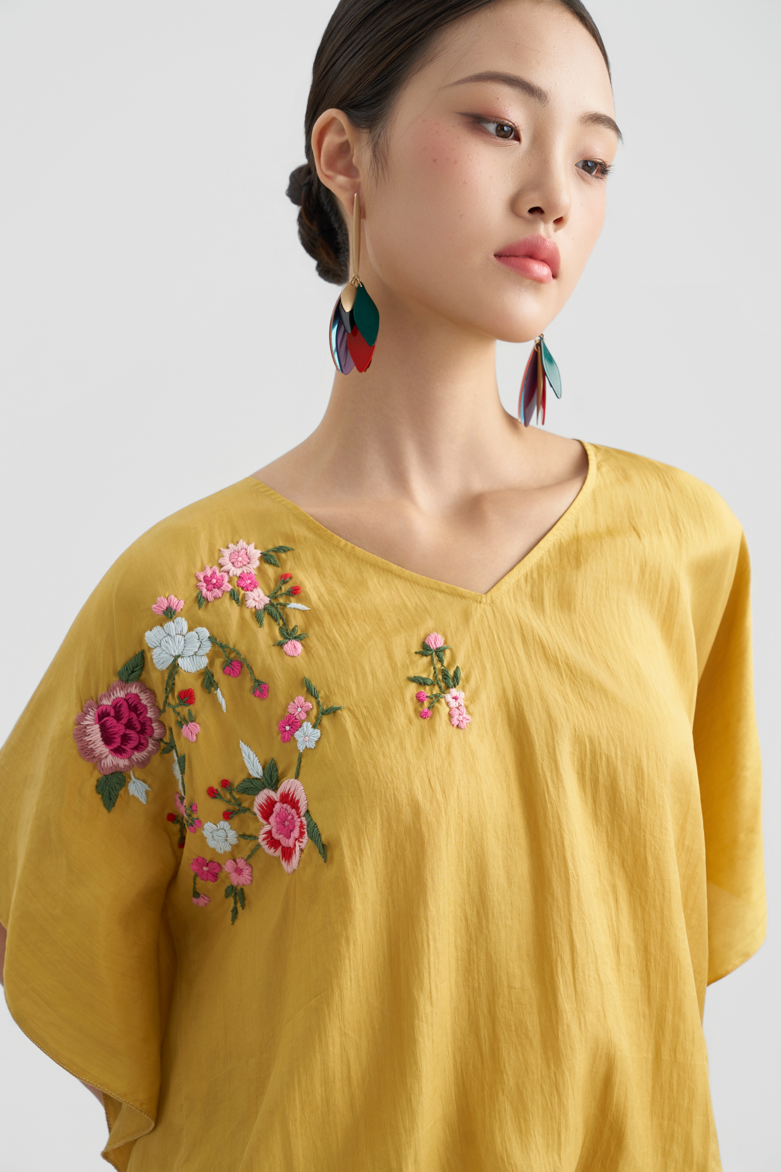 Áo Tunic Thêu Hoa/ Vàng