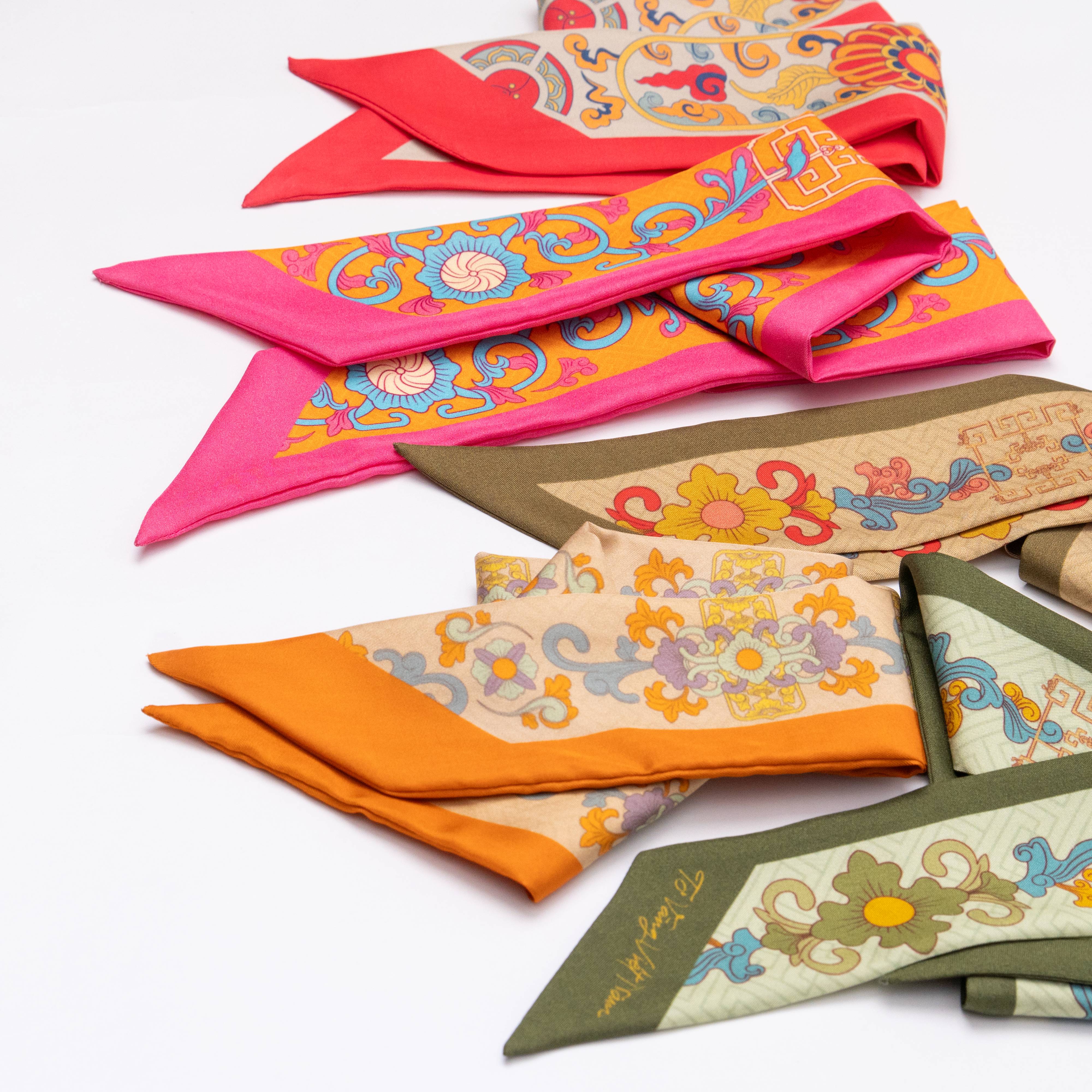 Khăn lụa Twilly Phật Thủ Tường An/ Xanh Lá