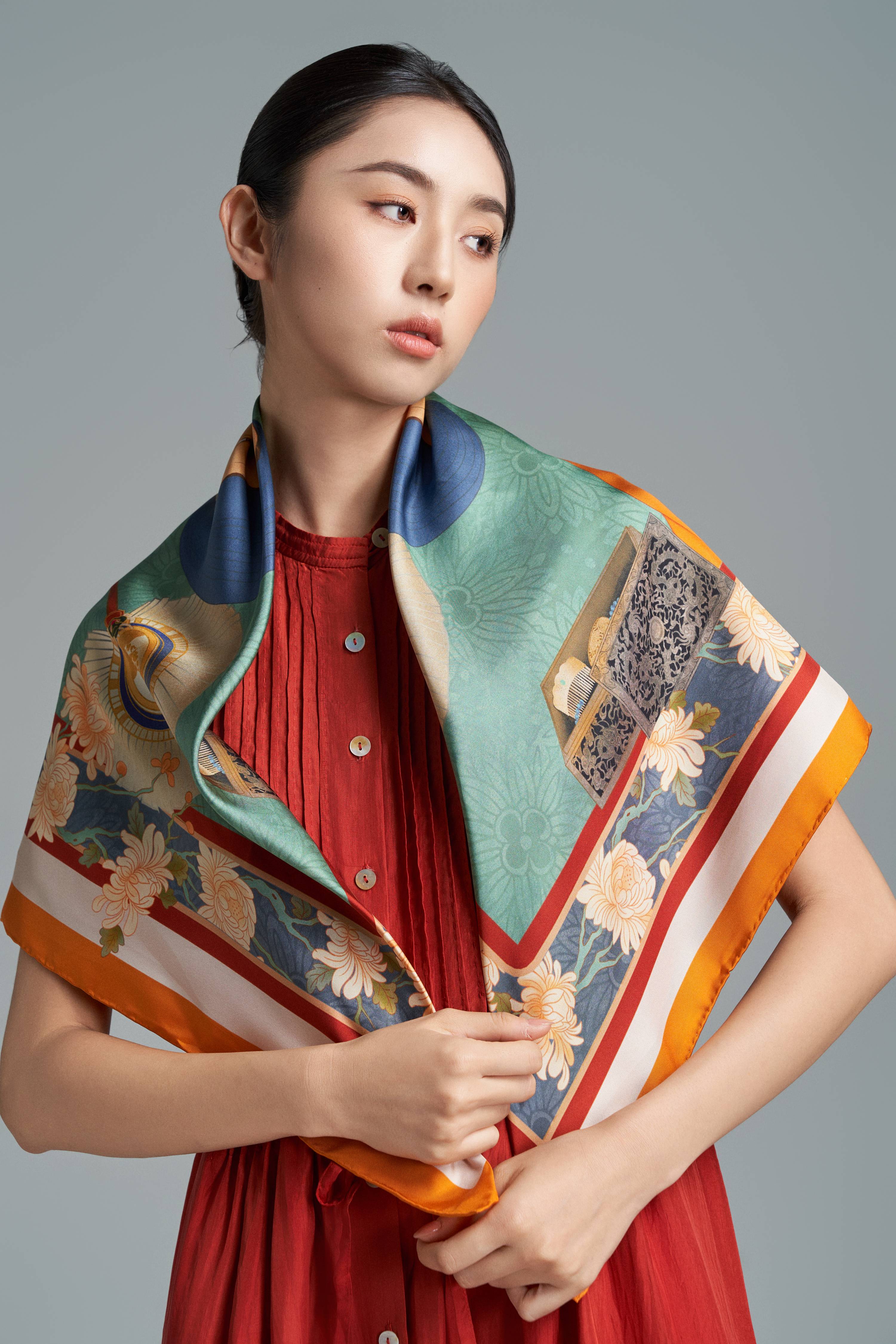 Khăn lụa Trầm Bích Song Khuê/ Size 65x65