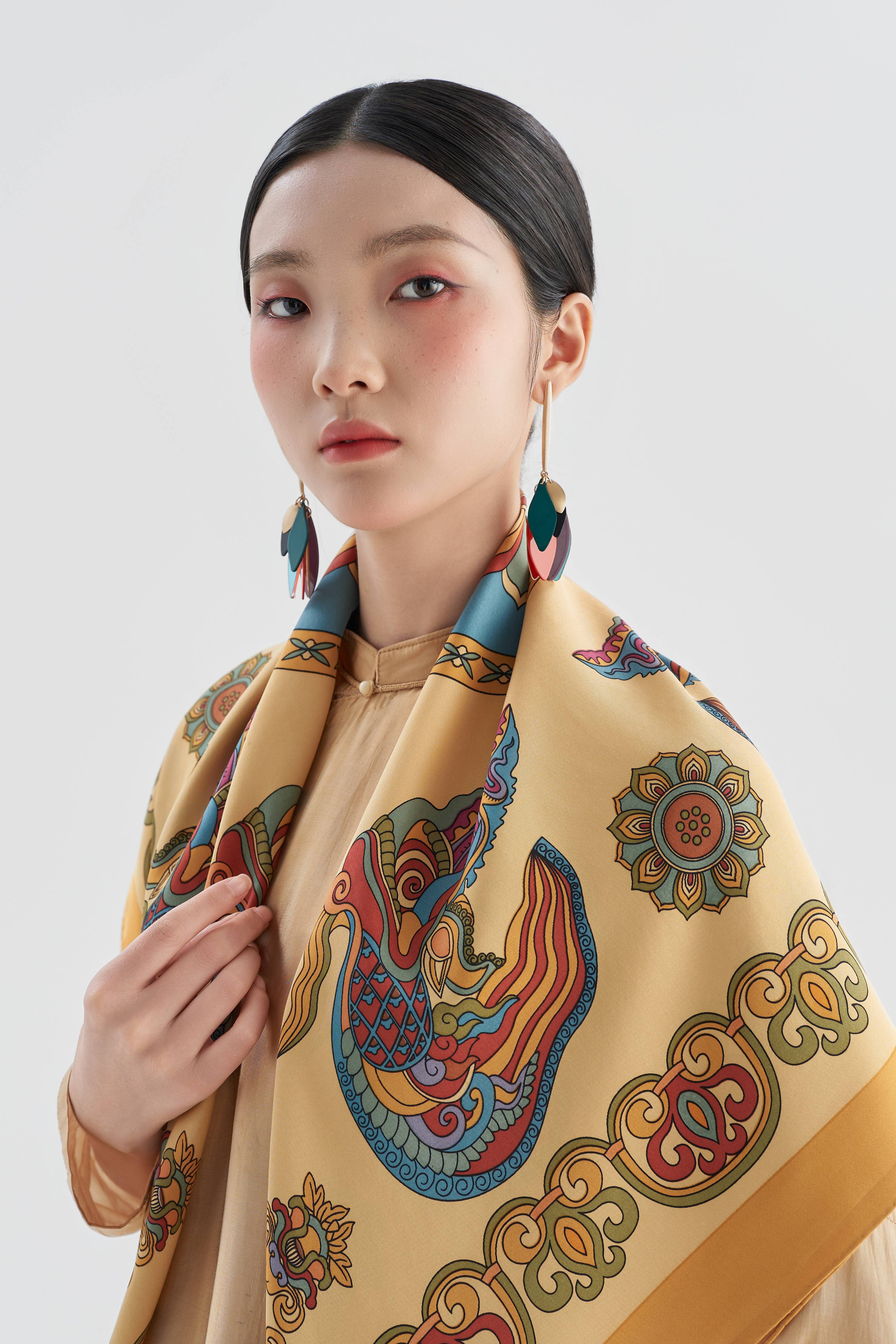 Khăn lụa Long Ngọc Vân Tiêu/ Vàng/ Size 100x100