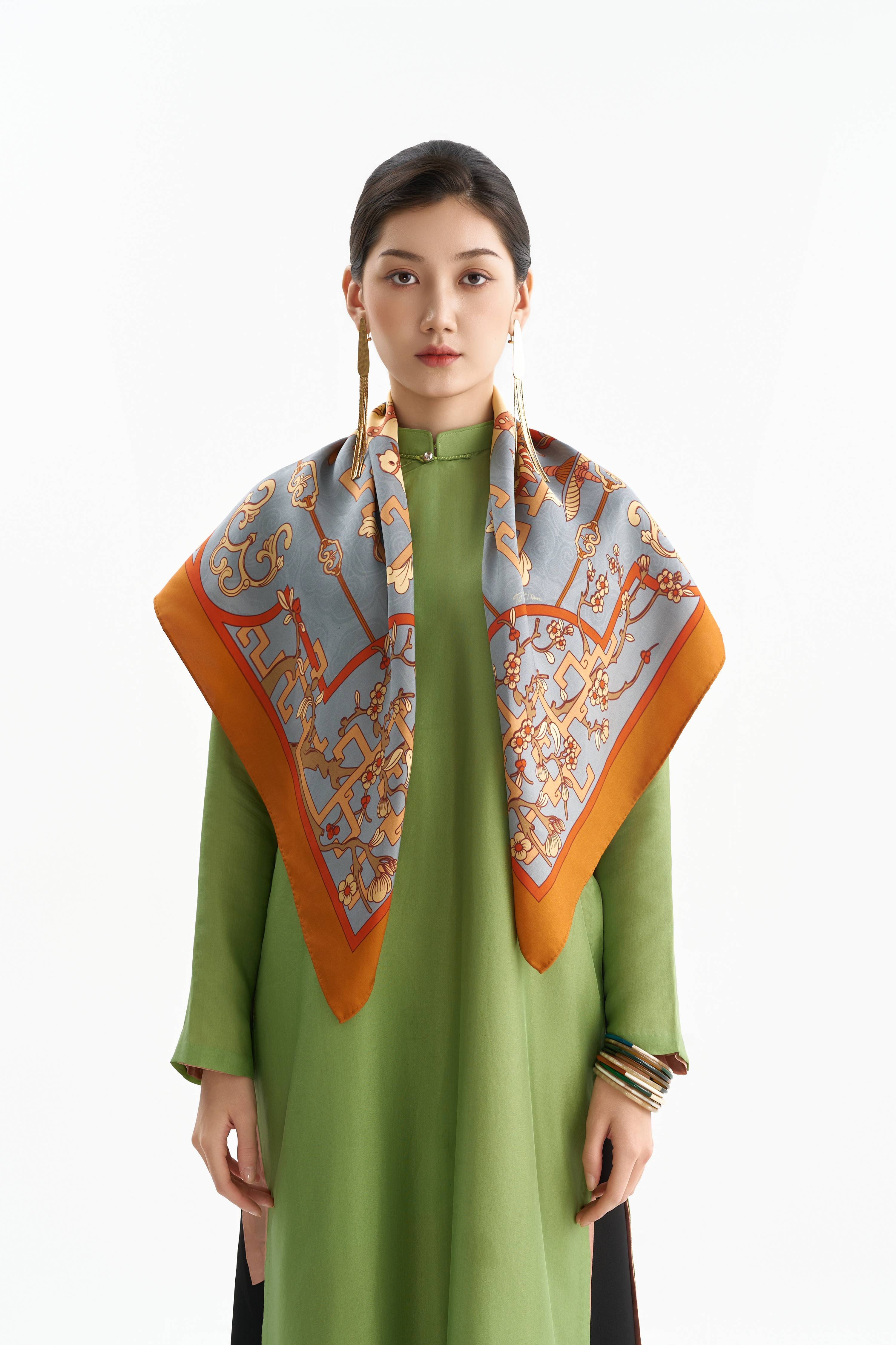 Khăn lụa Cát Mã Hí Mai Hoa/ Cam Đất/ Size 90x90