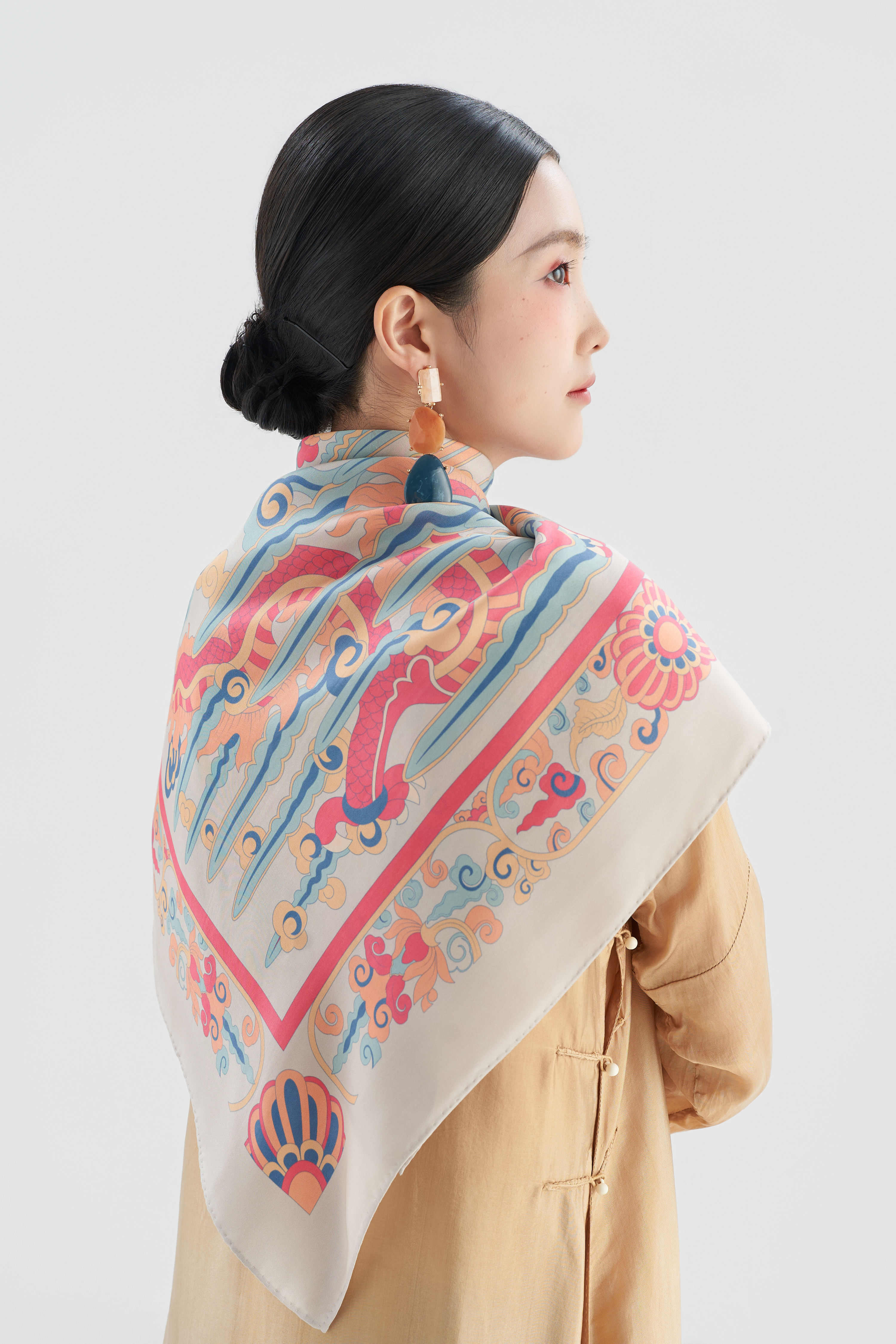 Khăn lụa Lưỡng Long Hí Châu/ Kem/ Size 90x90