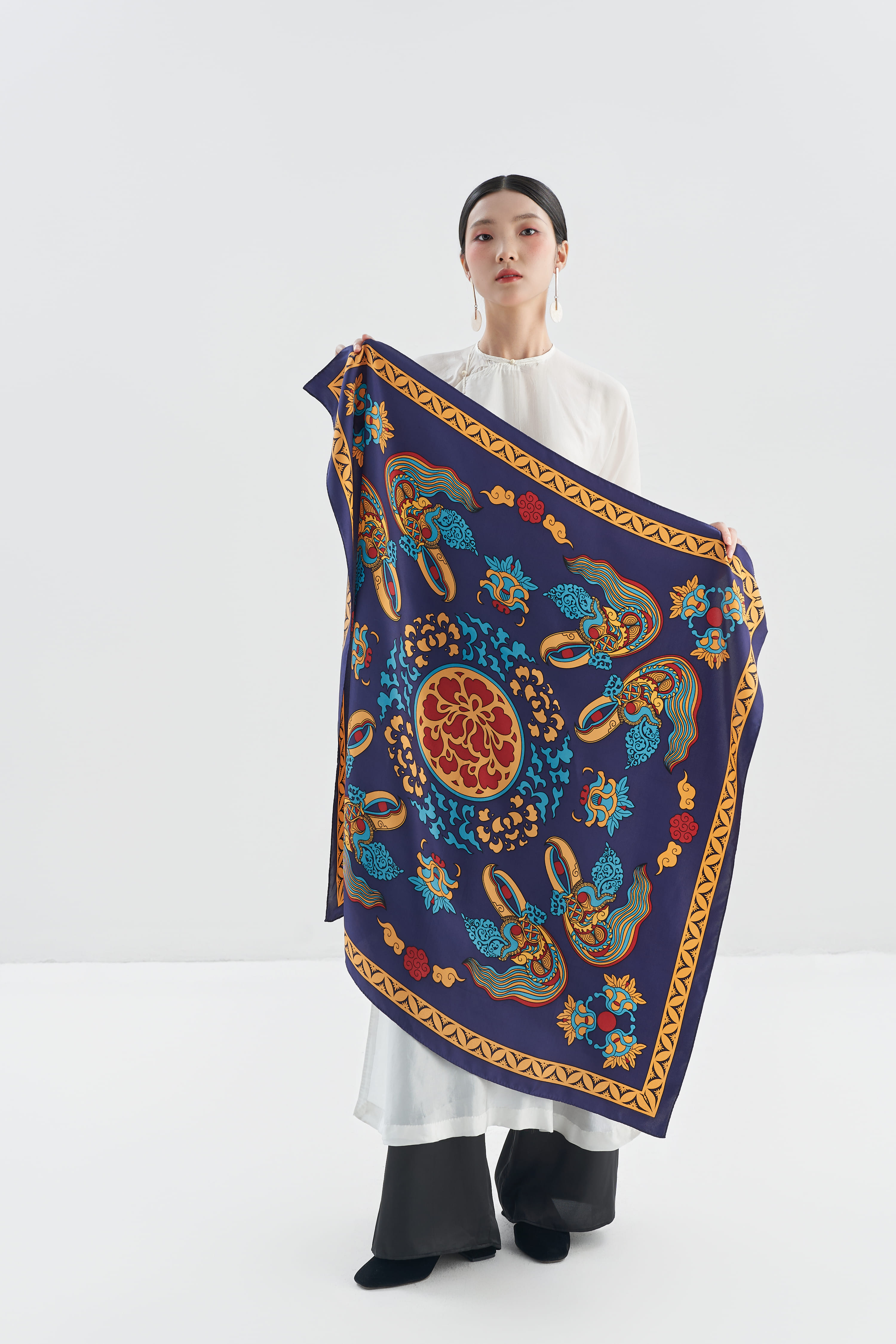 Khăn lụa Cát Phụng Tường Vân/ Tím/ Size 95x95