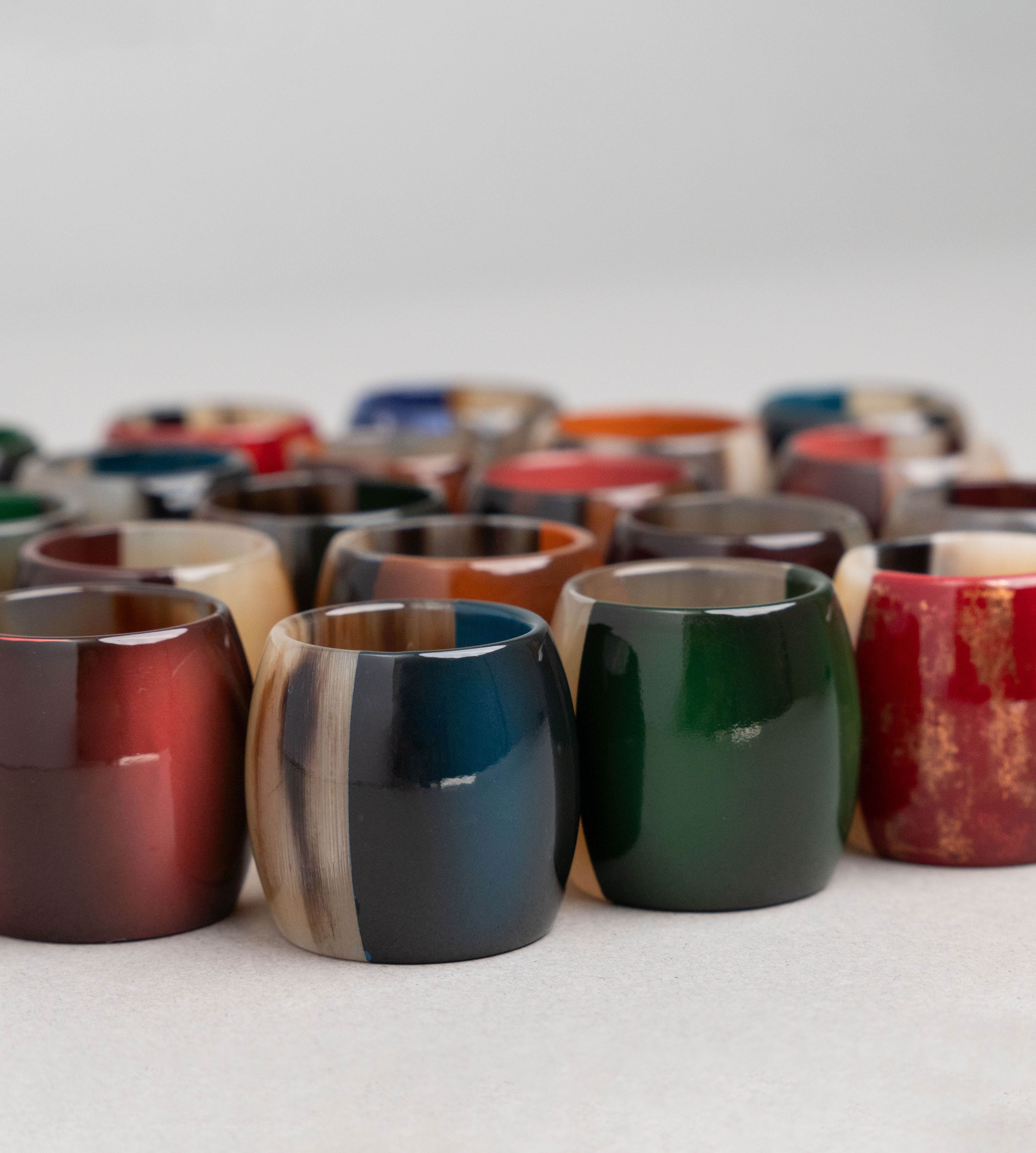 Cài khăn sơn mài hình trụ ánh bạc/ Xanh biển