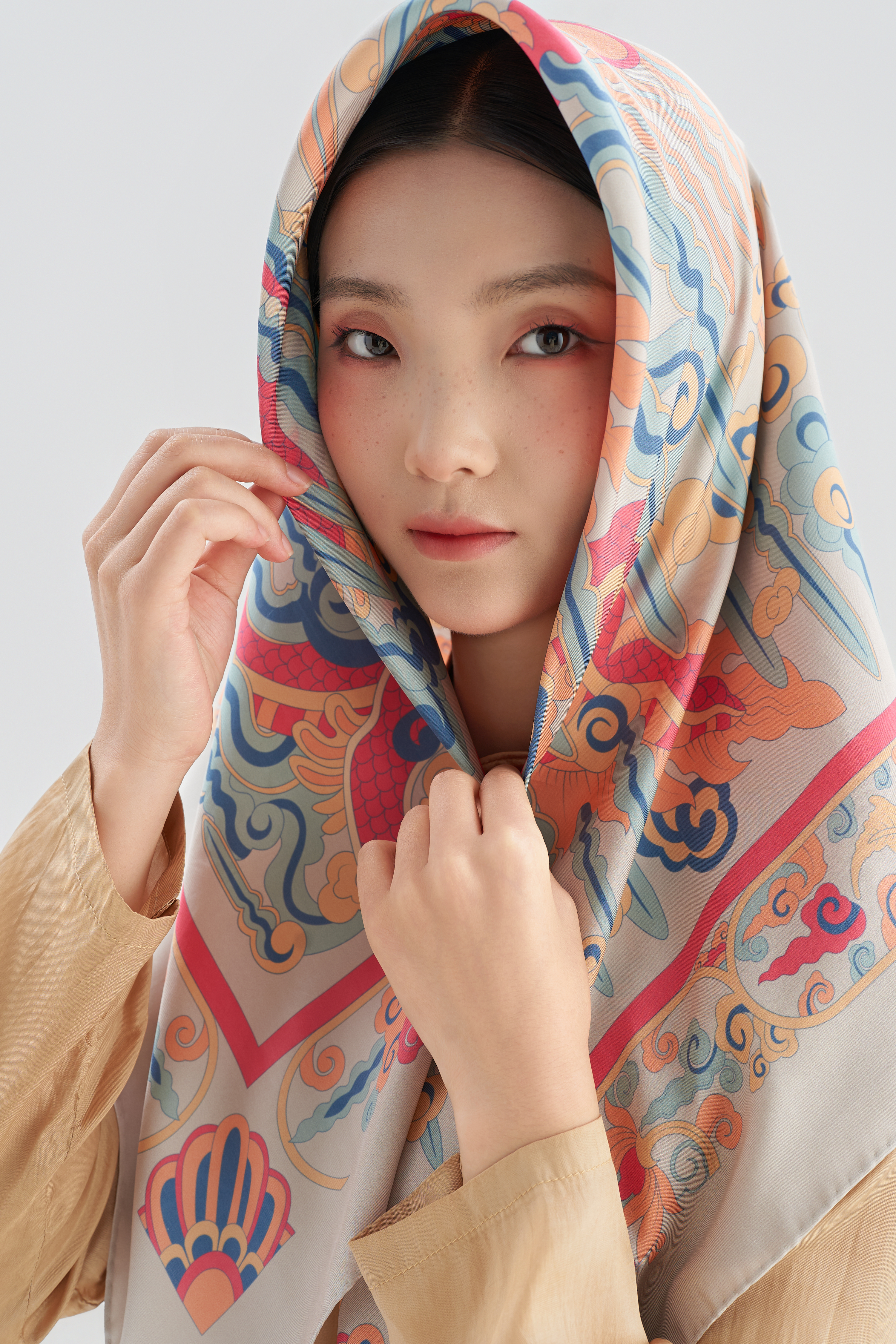 Khăn lụa Lưỡng Long Hí Châu/ Kem/ Size 90x90