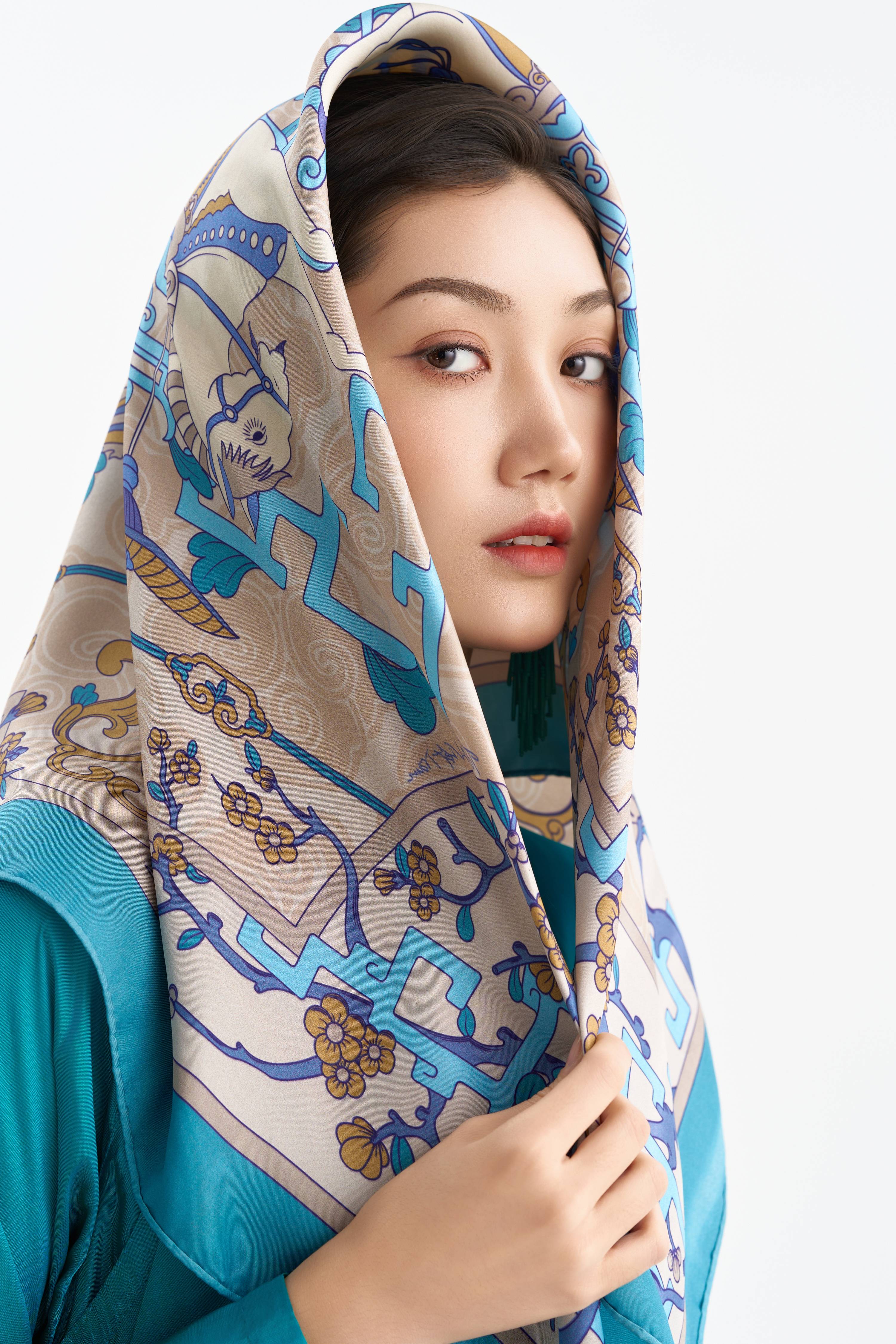 Khăn lụa Cát Mã Hí Mai Hoa/ Xanh Mây/ Size 70x70